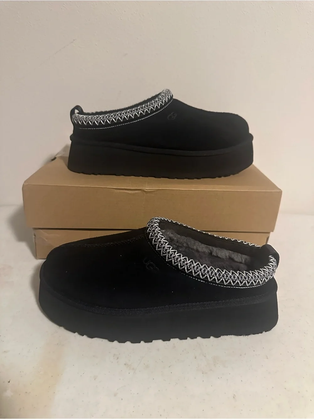 UGG Tazz II Women’s Size 8 Black Suede Platform Clogs Slippers New in Box